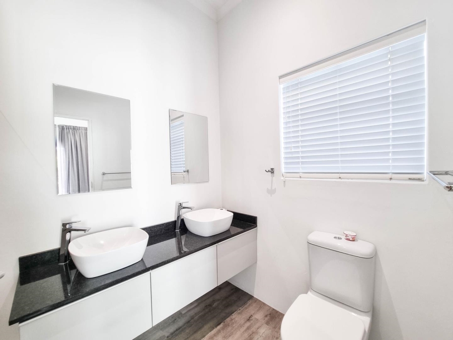 2 Bedroom Property for Sale in Sandbaai Western Cape